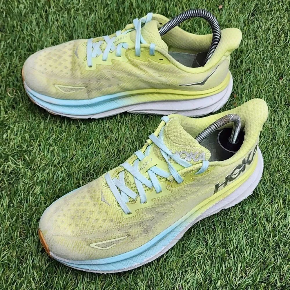 HOKA CLIFTON 9 - Womens Athletic Shoes - SIZE 6.5B ** Need New Insoles **